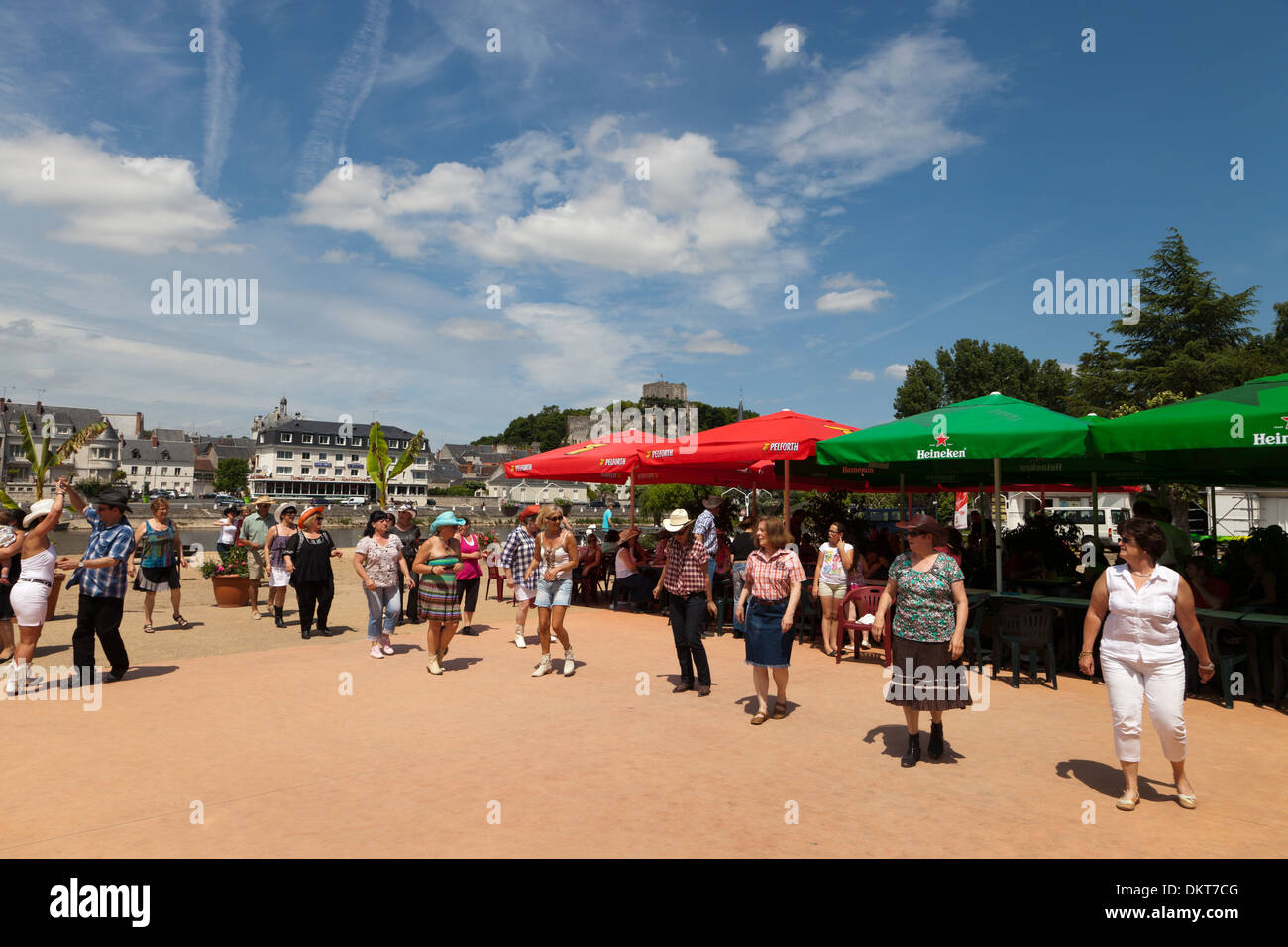 MONTRICHARD, Linedancer, Linie tanzen zu Country-Musik an einem Wochenende im Sommer Stockfoto