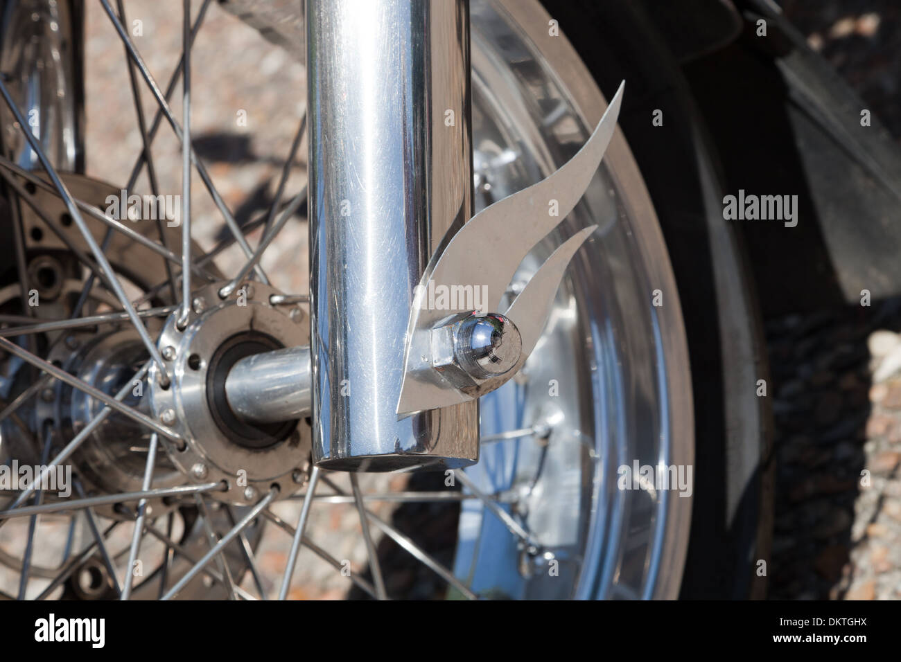 Motorrad Dreirad in der Stadt Amboise, Frankreich. Chrom-Speichen und Flamme Detail am Hub. Stockfoto