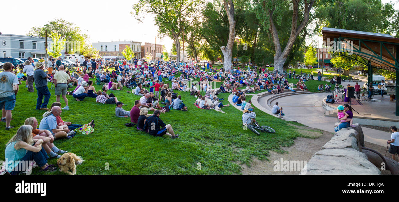 Festkonzert für lokale Musikproduzent Clark Roberts, Riverside Park Amphitheater, Salida, Colorado, USA Stockfoto