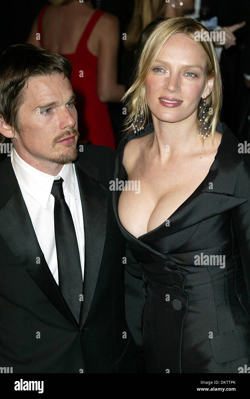 Ethan Hawke Uma Thurman Schauspieler Mann Frau A Beverly Hills Los Angeles Us 24 03 2002 La1620 Stockfotografie Alamy