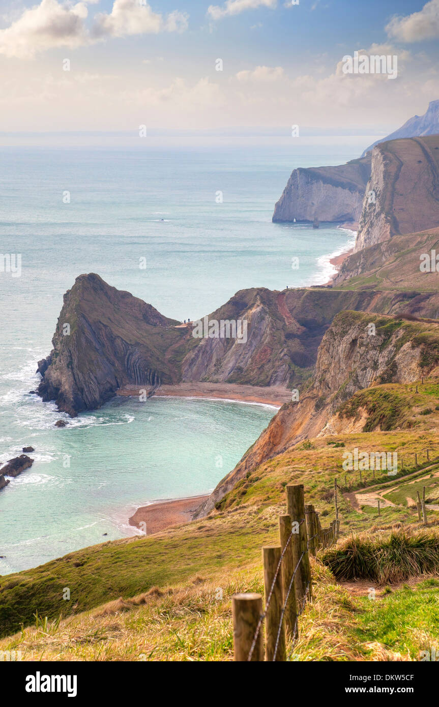 Mit Blick auf Durdle Door an der Jurassic Küste, Dorset, England. Stockfoto