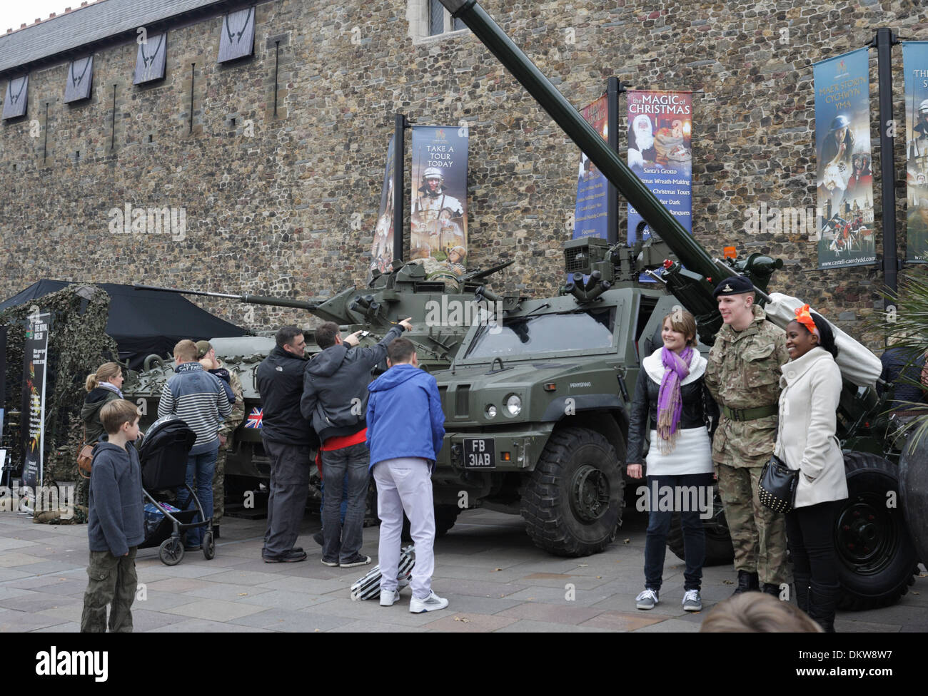 Die Royal Welsh 3. Bataillon-Regiment der britischen Armee außerhalb Cardiff Castle Stockfoto