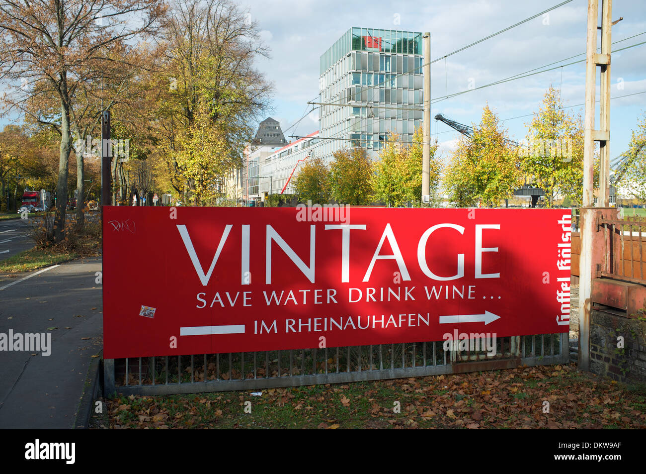 Jahrgang'speichern Wasser trinken Wein' Köln. Stockfoto