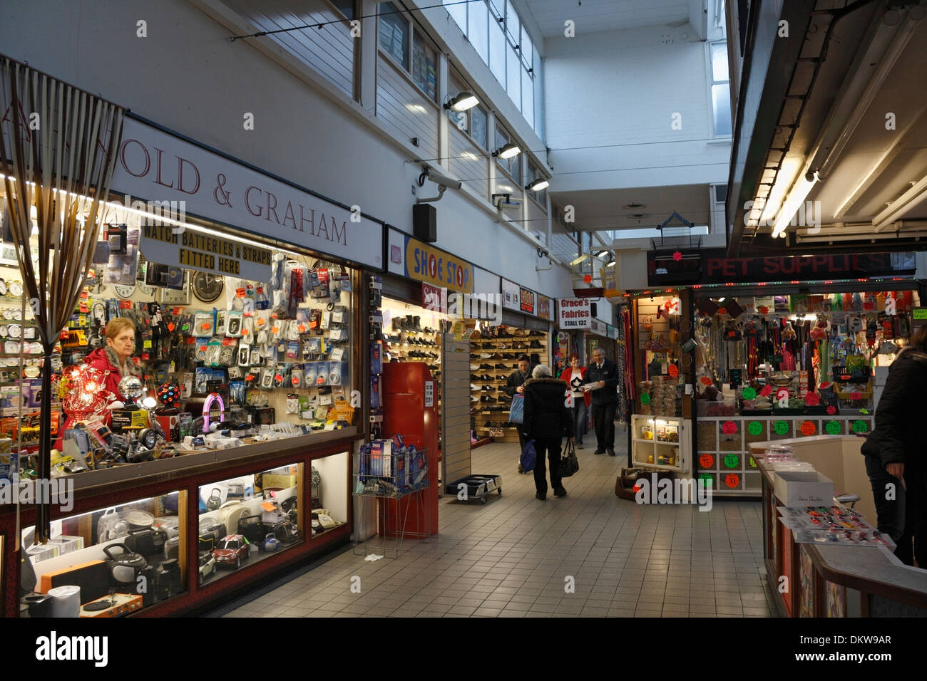 Abgerissen Castle Market Sheffield Indoor Market England, Hallengeschäfte. Stände und Einkäufer in einem jetzt abgerissenen Gebäude Stockfoto