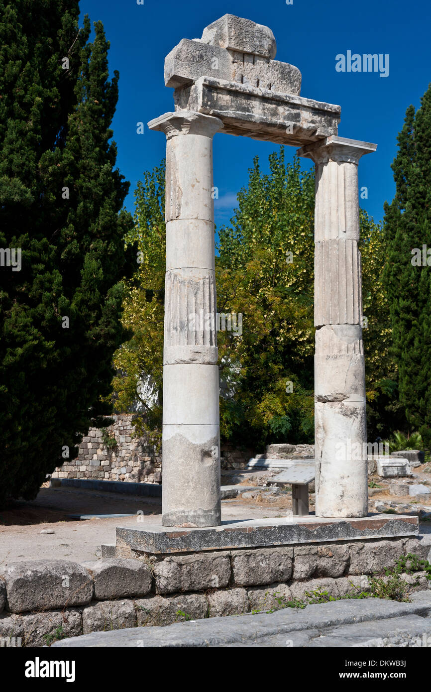 Kos-Agora Archäologie Ausgrabung Ausgrabungsstätte Griechenland Europa Hafen Portrait Format vertikale Wand Wände Meer Mittelmeer Insel Stockfoto