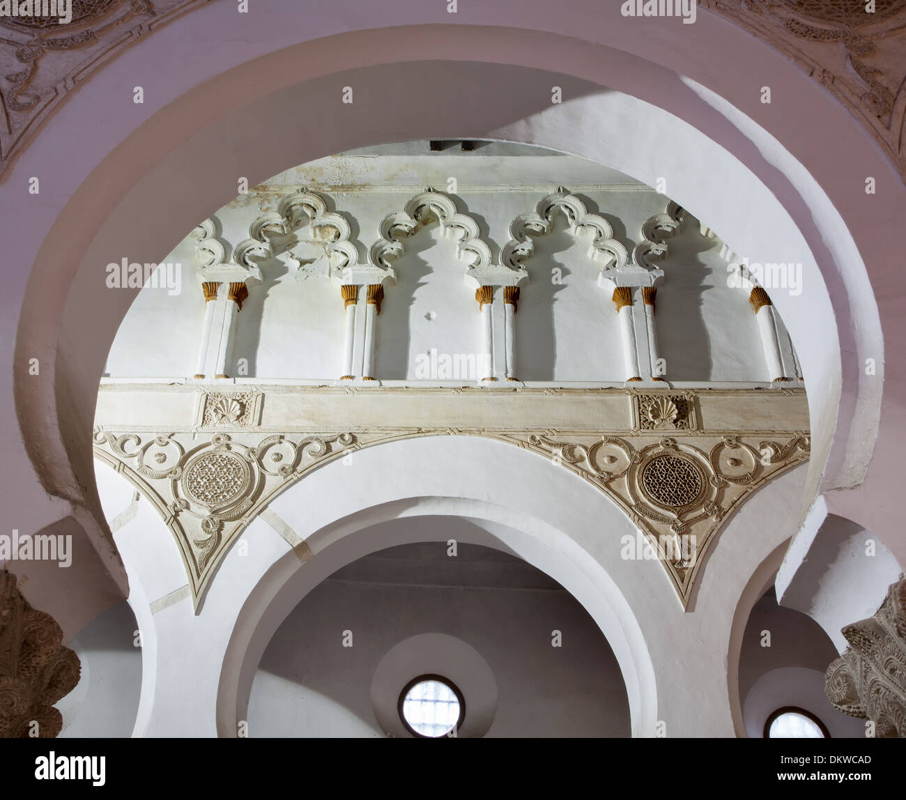 TOLEDO - März 8: Mudejar Bögen aus Synagoge Santa Maria la Blanca. Stockfoto