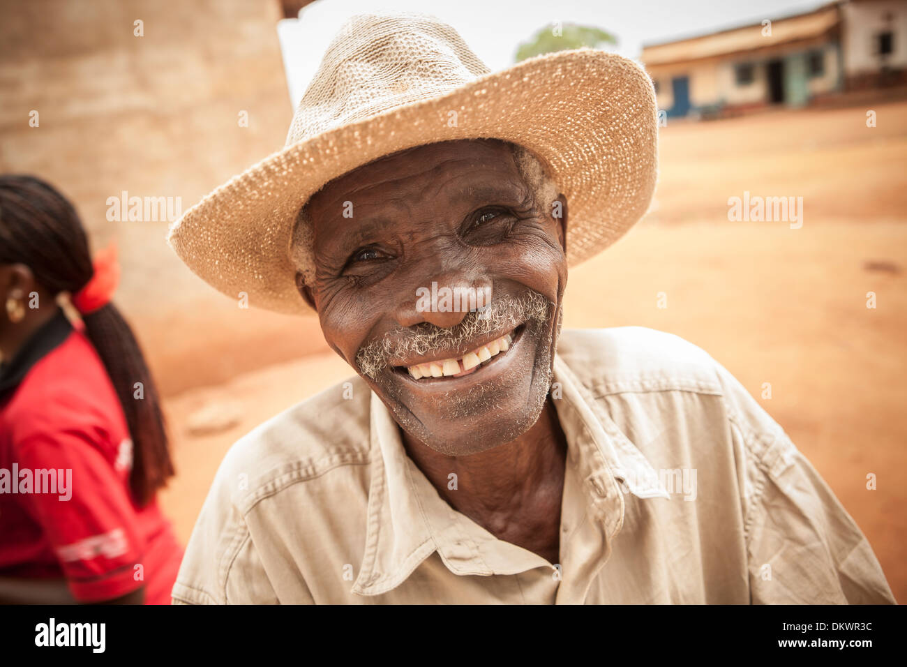 Älterer Mann in der Nähe von Emali, Kenia, Ostafrika. Stockfoto