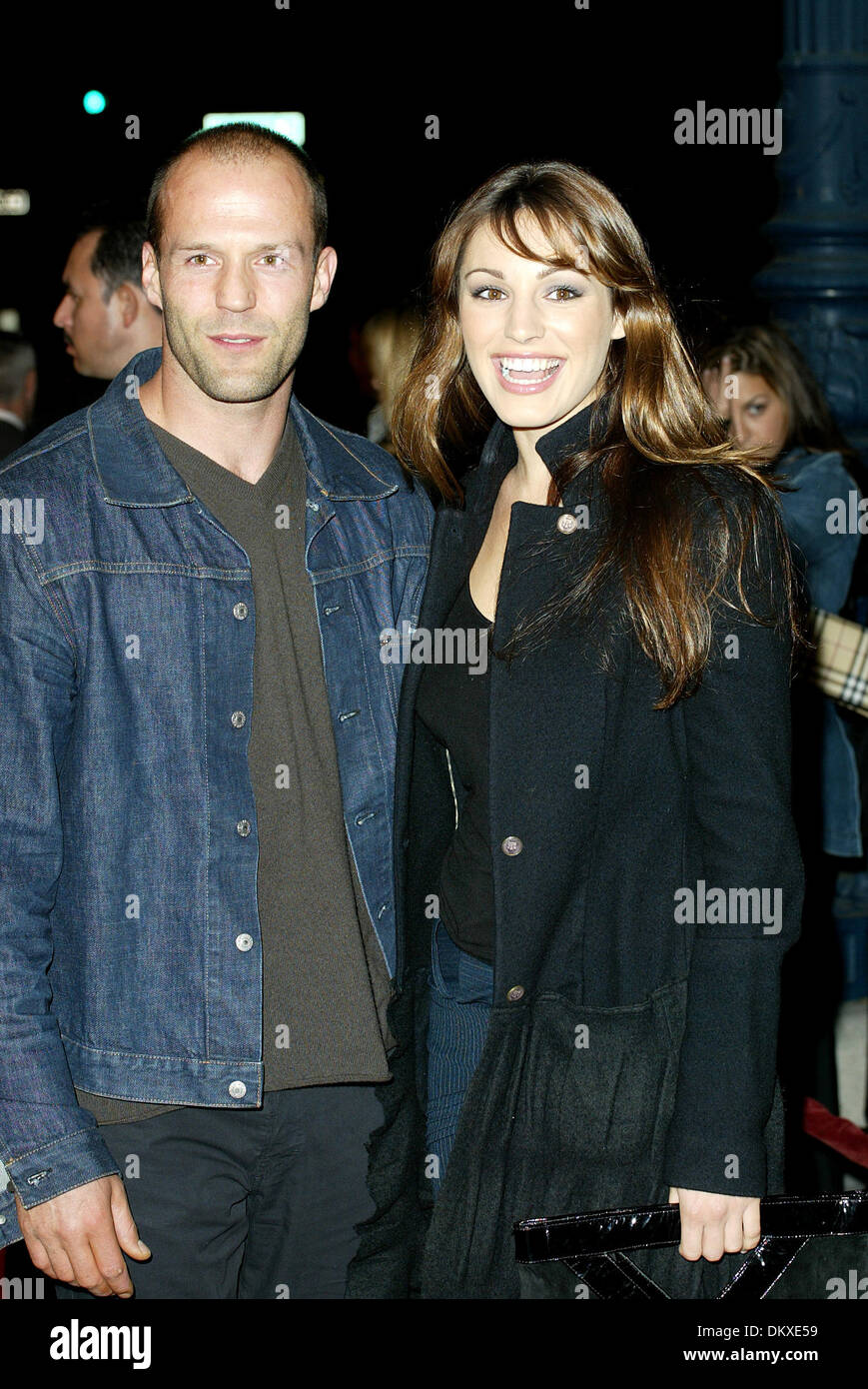 JASON STATHAM & KELLY BROOK. SCHAUSPIELER & MODELL BEVERLY HILLS, LOS ANGELES. AKADEMIE DER BEWEGUNG ABBILDUNG ARTS.16/10/2002.LAC10019. Stockfoto