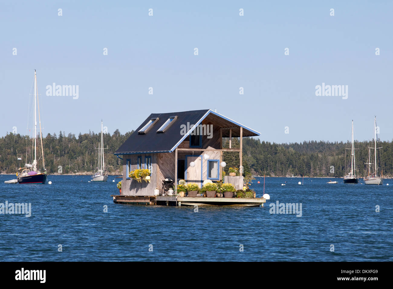 Entzückende schwimmenden Haus, Perry Creek Vinalhaven, Maine Stockfoto