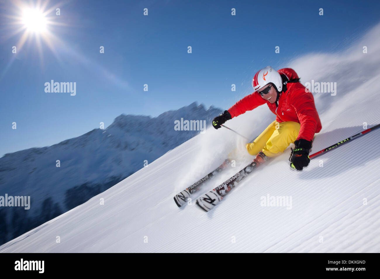 Schweiz Europa Sport Freizeit Abenteuer Winter Wintersport Kanton GR Graubünden Graubünden ski Ski Carving schnitzen Stockfoto