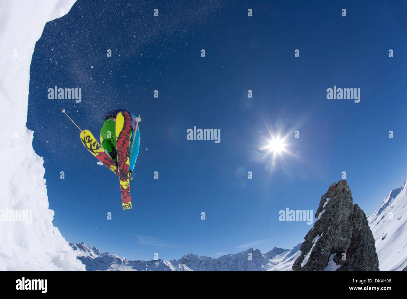 Schweiz Europa Sport Freizeit Abenteuer Winter Wintersport Kanton GR Graubünden Graubünden ski Ski Carving schnitzen Stockfoto