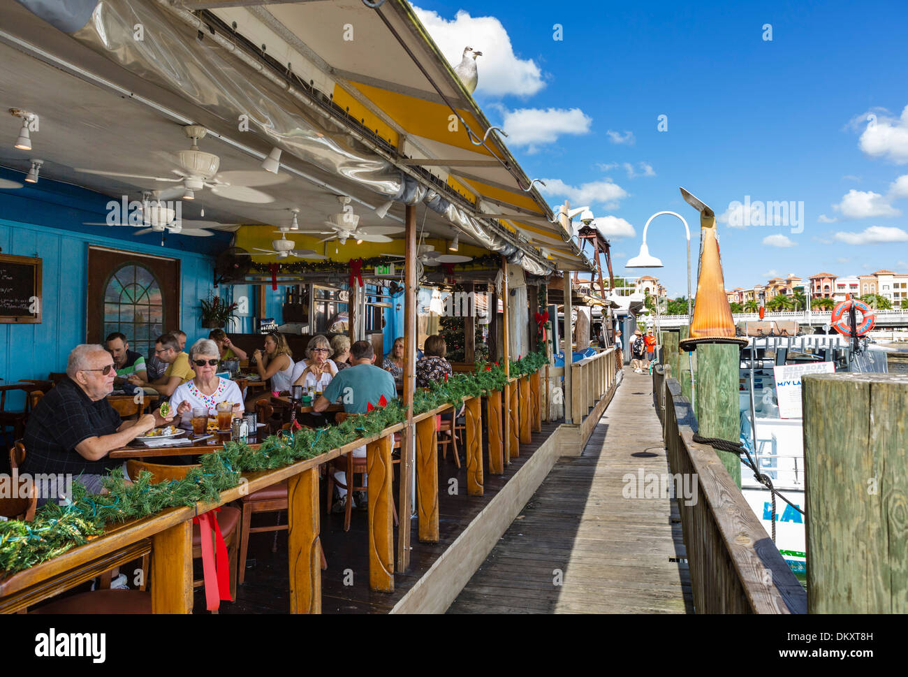 Restaurant direkt am Wasser in Tin City, Neapel, Golfküste, Florida, USA Stockfoto