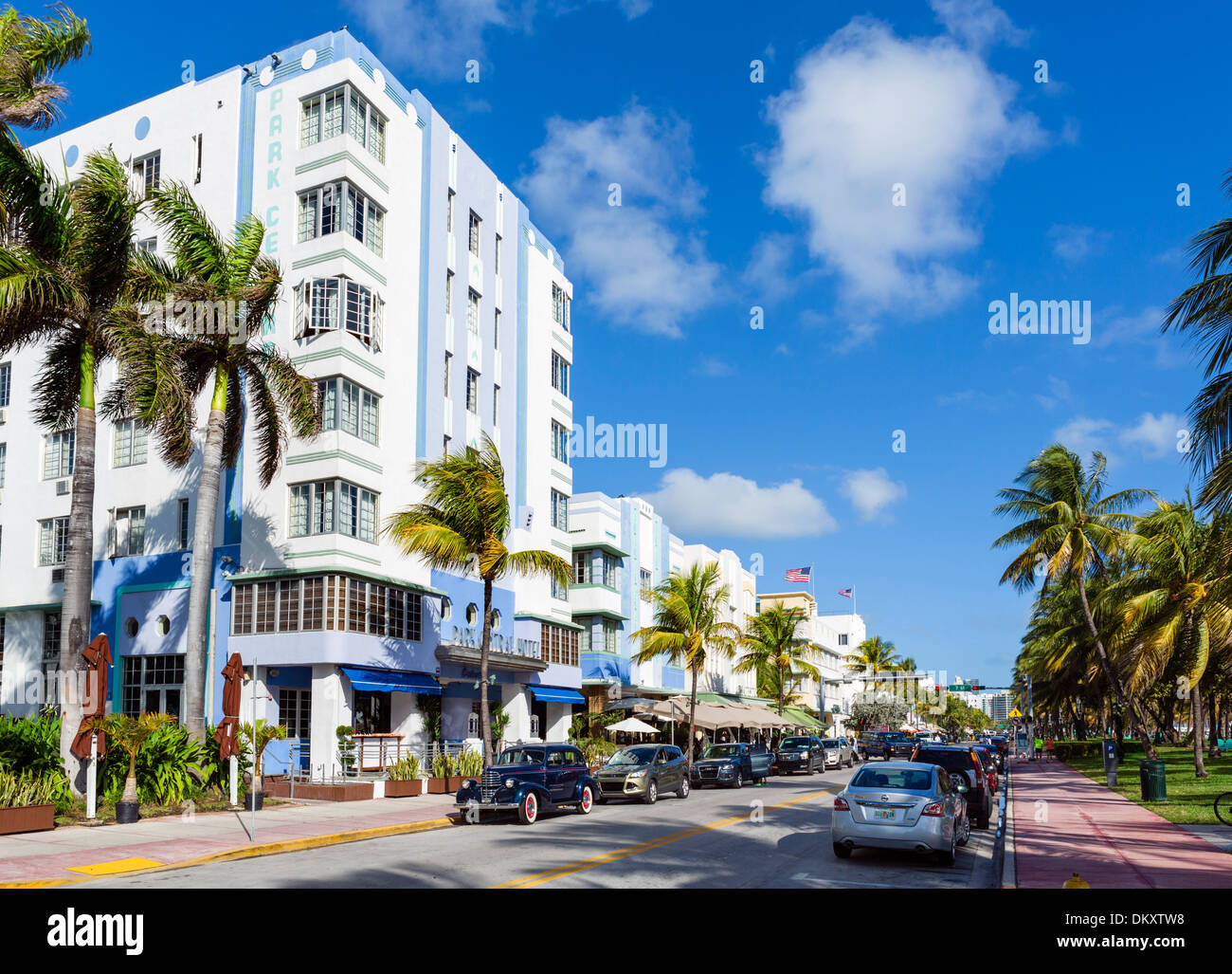 Ocean Drive mit Park Central Hotel auf der linken Seite, South Beach, Miami Beach, Florida, USA Stockfoto