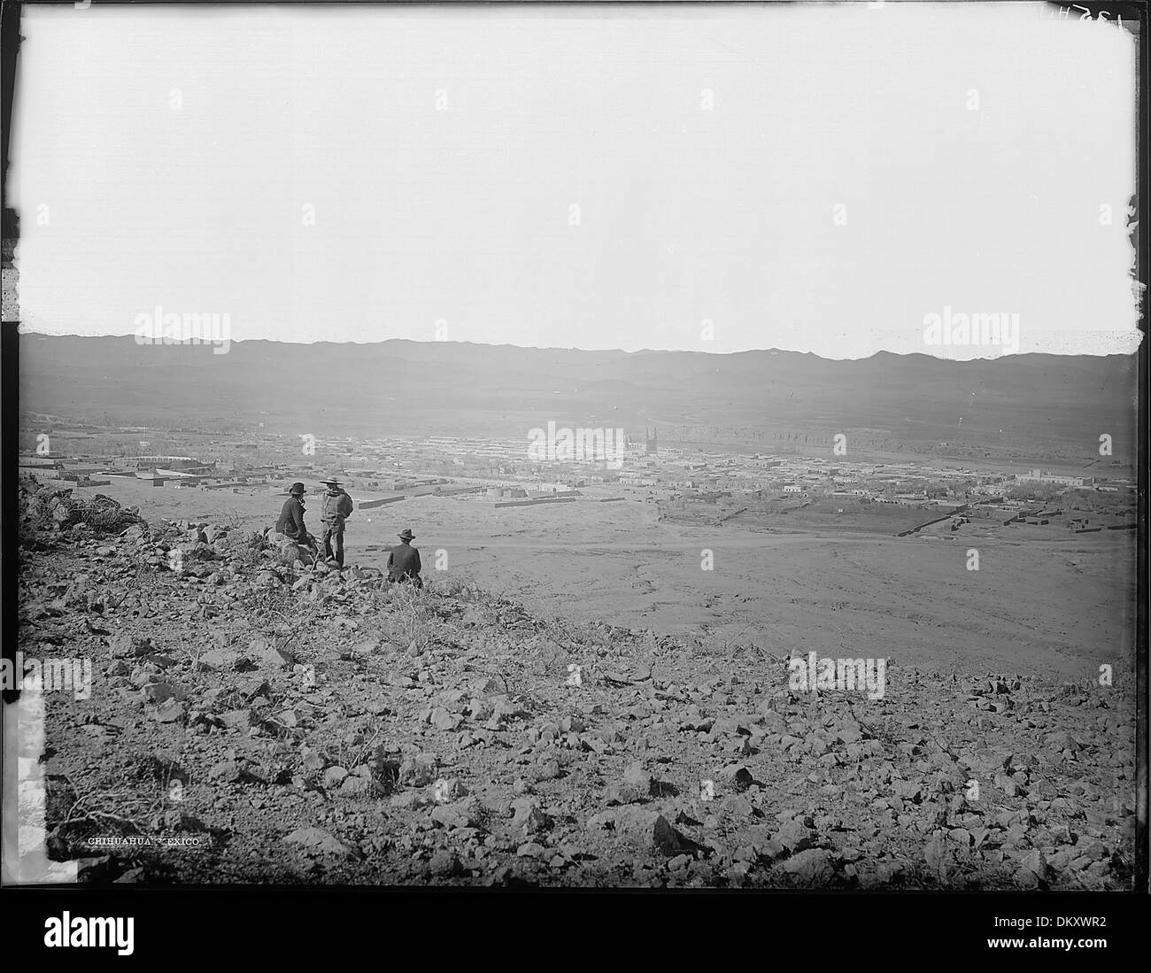 (Alte Nr. 138) Chihuahua, Chihuahua Providence, Mexiko. Exzellente Aussicht auf drei Männer Links Mitte des Fotos... 517781 Stockfoto