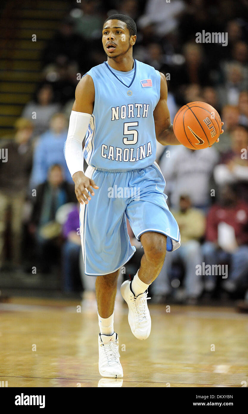 4. Januar 2010 - Charleston, South Carolina; USA - Carolina Tarheels (5) DEXTER STRICKLAND als College von Charleston Cougars besiegen die University of North Carolina-Tarheels mit einem Endstand von 82-79, gespielt in der kolonialen Leben Arena befindet sich in der Innenstadt von Charleston.  Copyright 2009 Jason Moore. (Kredit-Bild: © Jason Moore/ZUMApress.com) Stockfoto