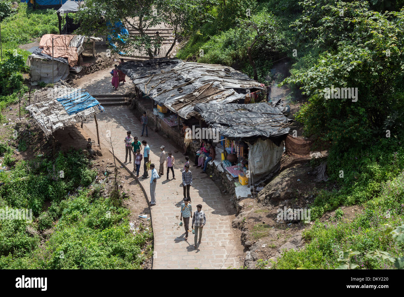 Pilgrams Weg up Pavagadh Hill, Champaner-Pavagadh archäologischer Park, Bundesstaat Gujarat, Indien Stockfoto