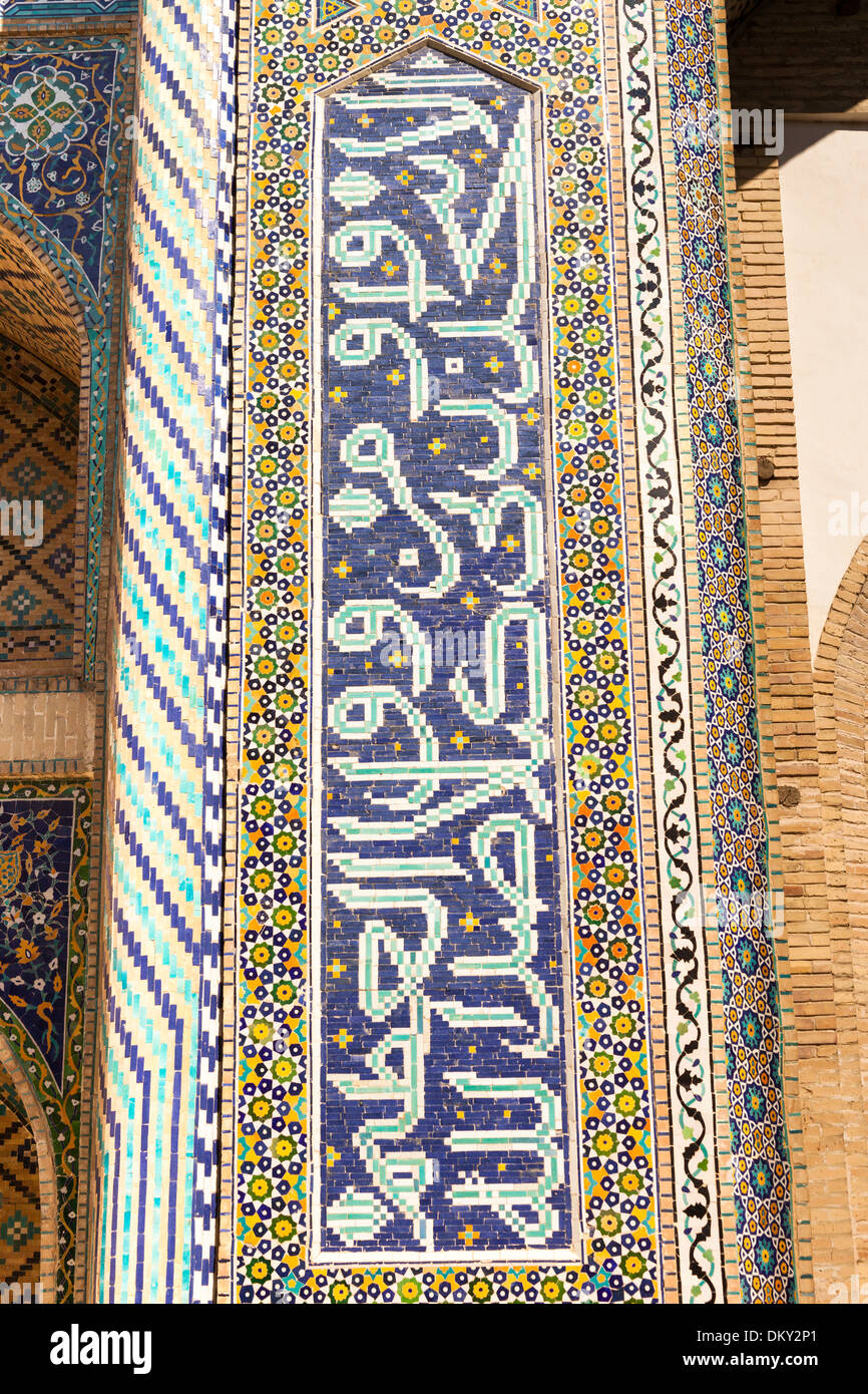 Mosaik auf der Vorderseite des Nadir Divan geplanten Madrasah, auch bekannt als Nadir Divan Beghi Madrasah, Buchara, Usbekistan Stockfoto