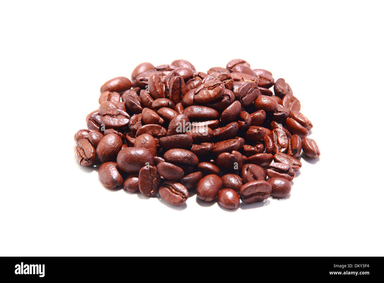 Saatgut Kaffee Heap isoliert auf weißem Hintergrund Stockfoto