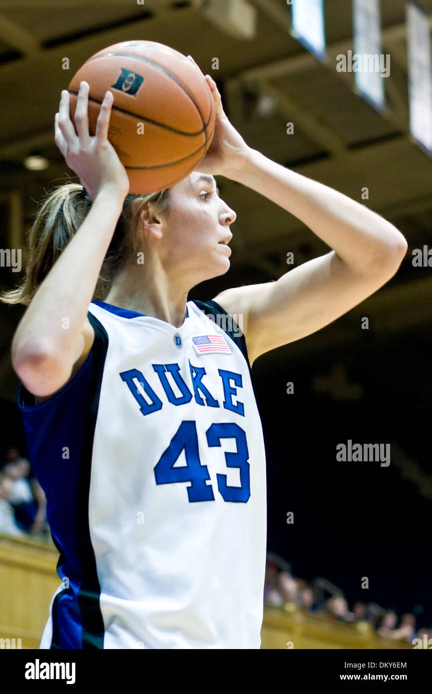 23. November 2009 - Durham, North Carolina, USA - 23. November 2009: #43 Allison Vernerey Neuling Center... Herzog gewinnt 57-44 über UNC Charlotte.Mandatory Credit: Mark Abbott / Southcreek Global (Credit-Bild: © Mark Abbott/Southcreek Global/ZUMApress.com) Stockfoto