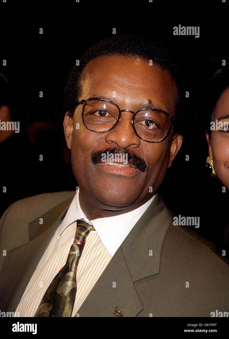 13. Oktober 1996 - 30669AO.'' NEHMEN SIE DEN BUS '' PREMIERE BEIM SONY ASTOR PLAZA THEATER.10-10-1996.JOHNNIE COCHRAN. ALEX OLIVEIRA-1996 (Kredit-Bild: © Globe Photos/ZUMAPRESS.com) Stockfoto