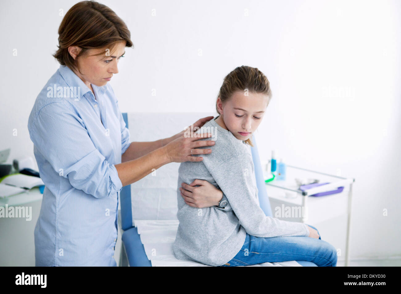 PB ZURÜCK. KIND, SEMIOLOGIE Stockfoto