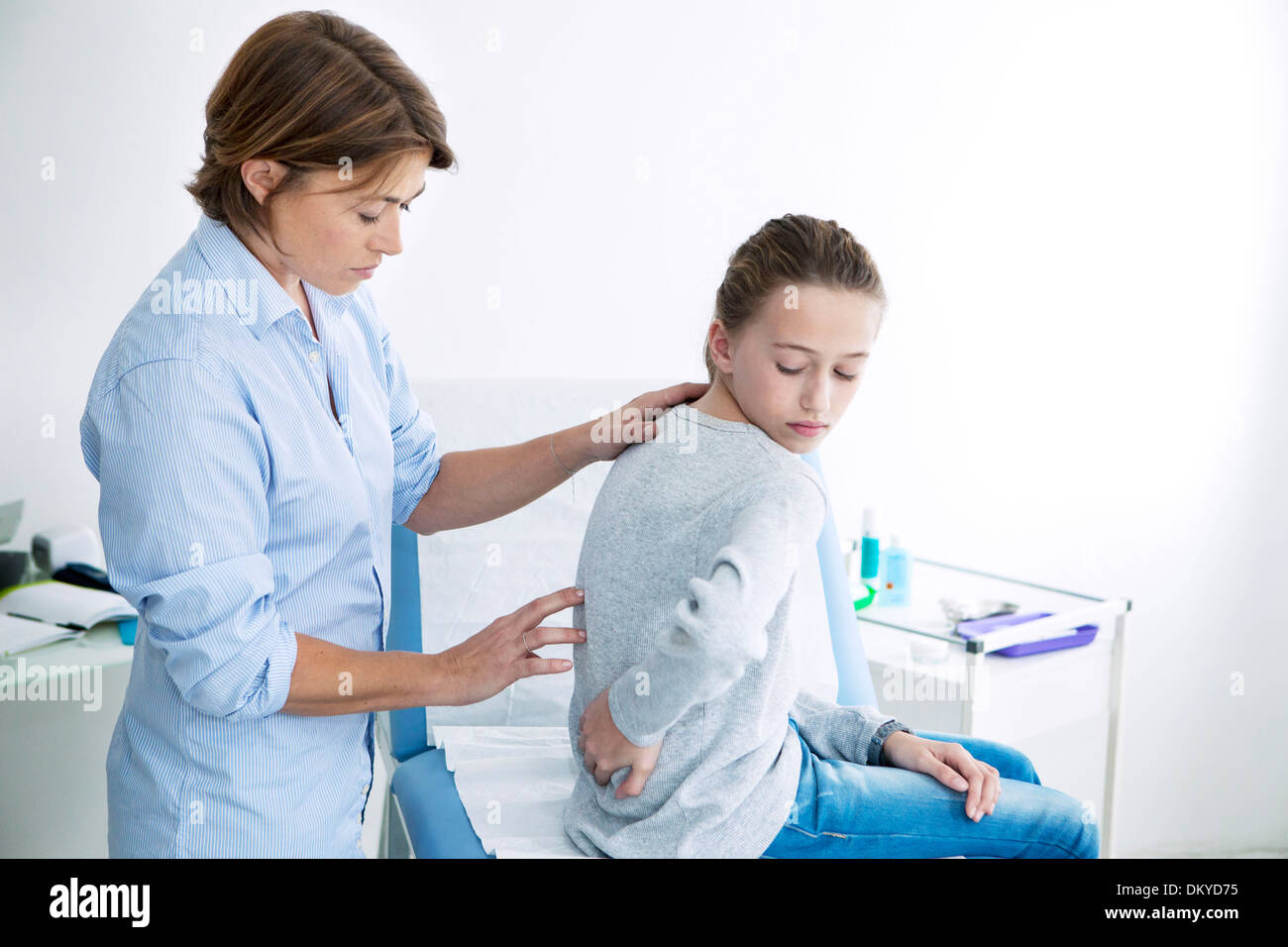 PB ZURÜCK. KIND, SEMIOLOGIE Stockfoto