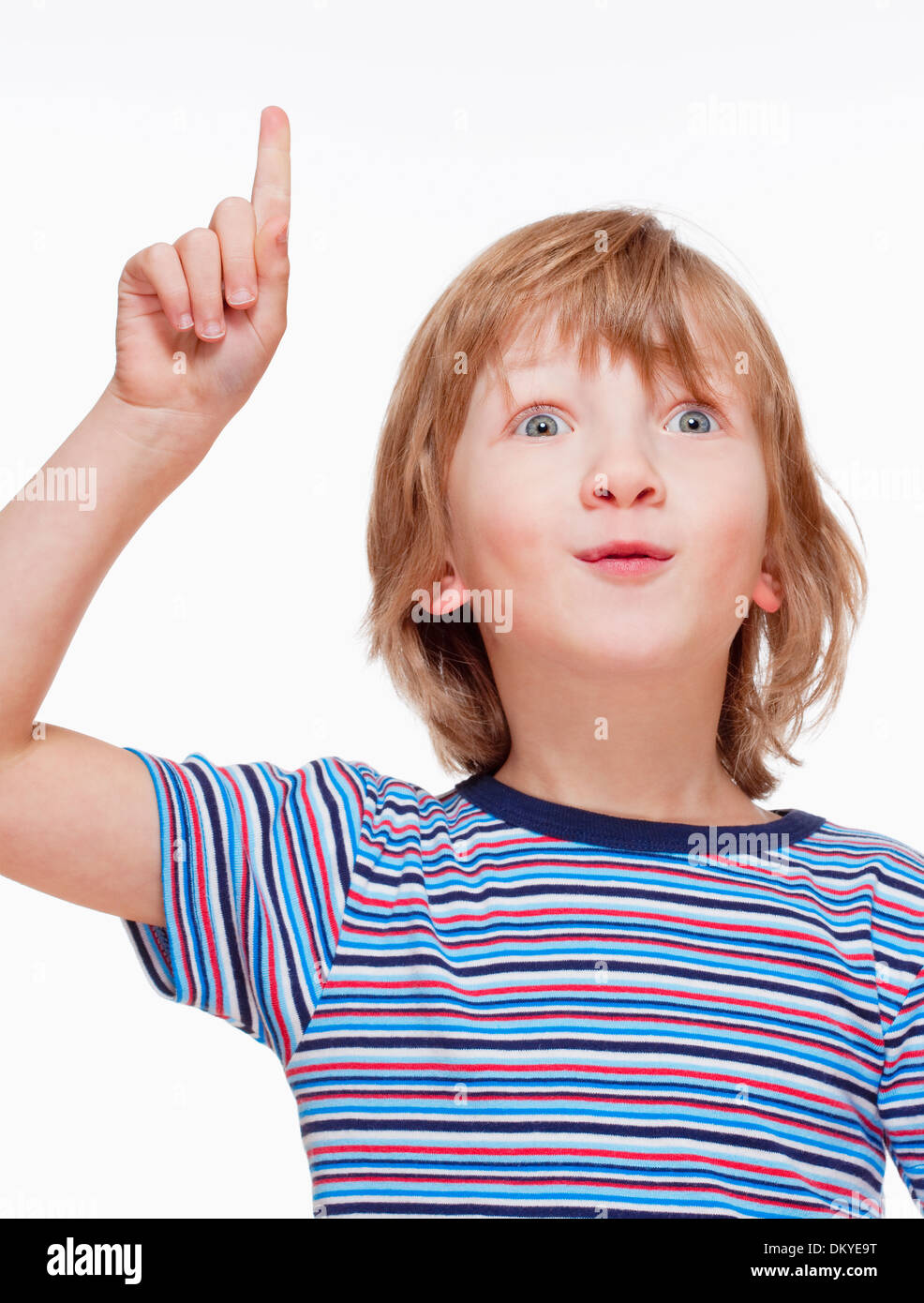 Junge auf der Suche, hob seine Hand nach oben - Isolated on White Stockfoto