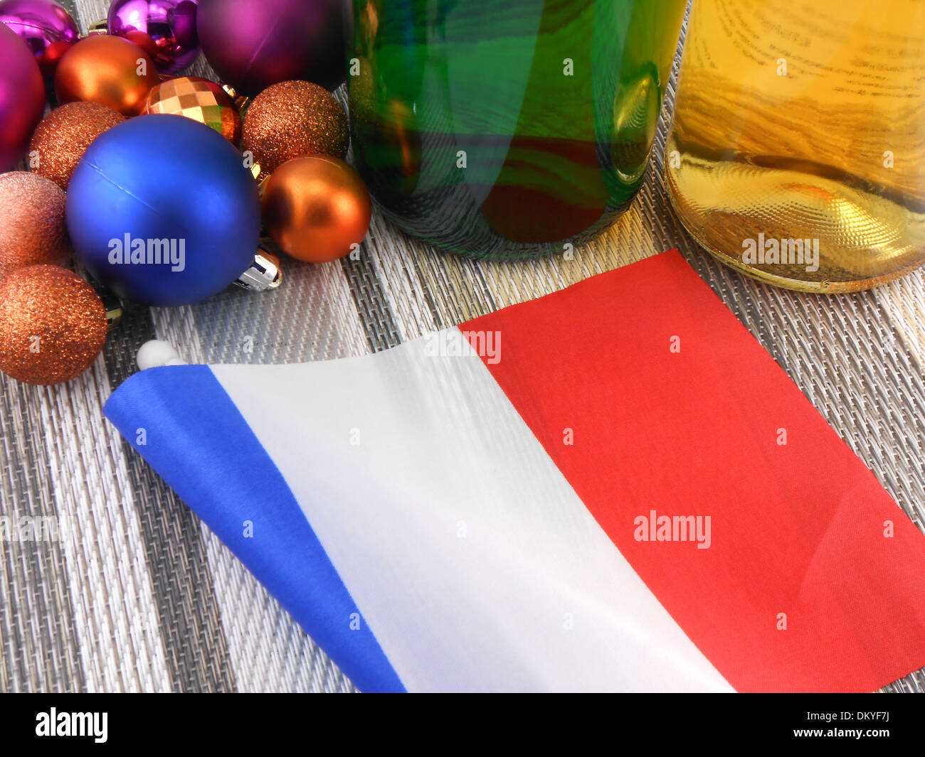 Frankreich-Fahne mit Weihnachtsdekoration, Neujahrskarte Stockfoto