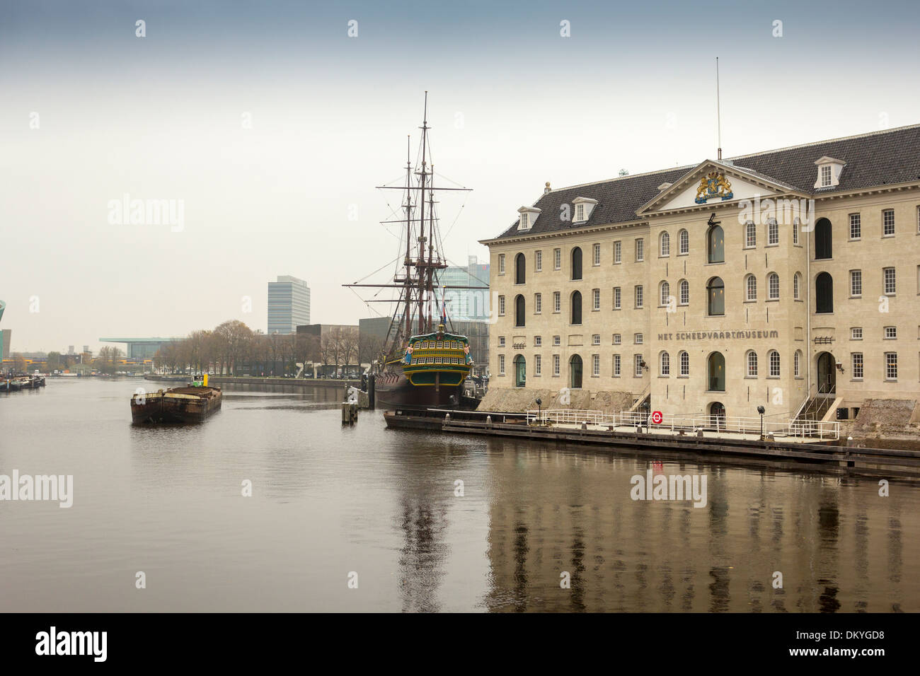 amsterdam-das-nationale-schifffahrtsmuseum-oder-het-scheepvaart-museum