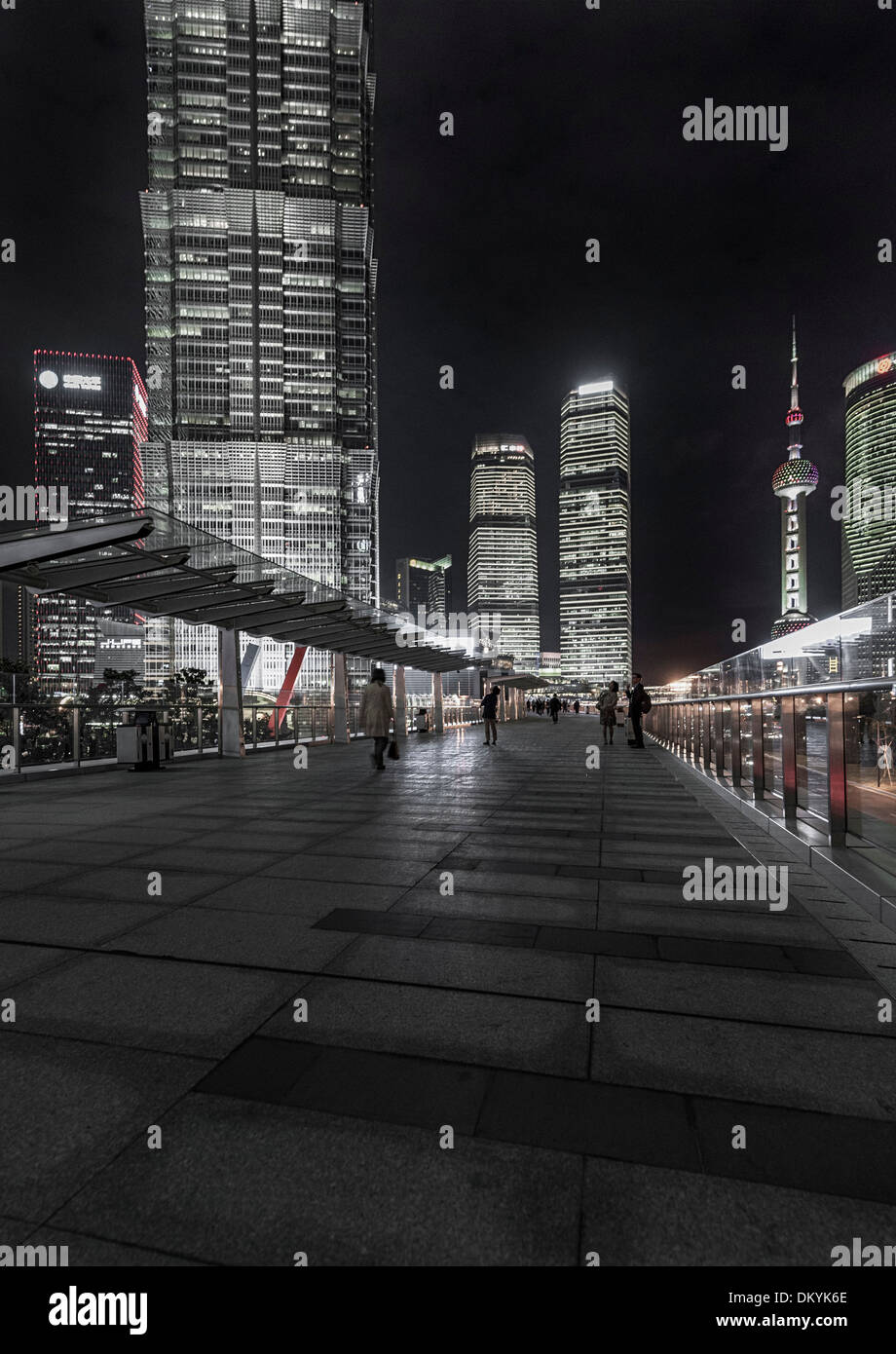 Stadtbild, Nachtszene, Lujiazui Bankenviertel, Pudong, Shanghai, China Stockfoto