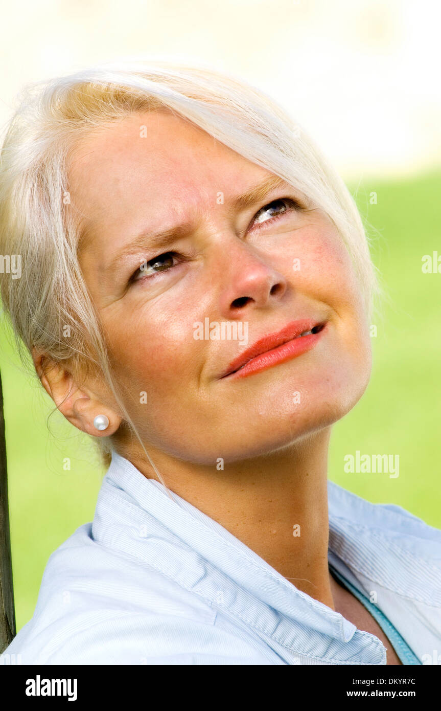 ÄLTEREN MENSCHEN IM FREIEN Stockfoto