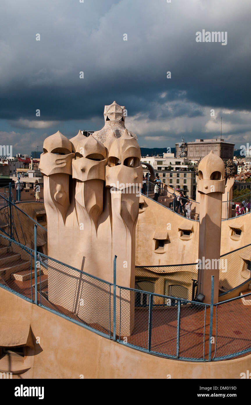 Dach-Skulpturen, Casa Mila oder La Pedrera von Antoni Gaudi, Barcelona, Katalonien, Spanien Stockfoto