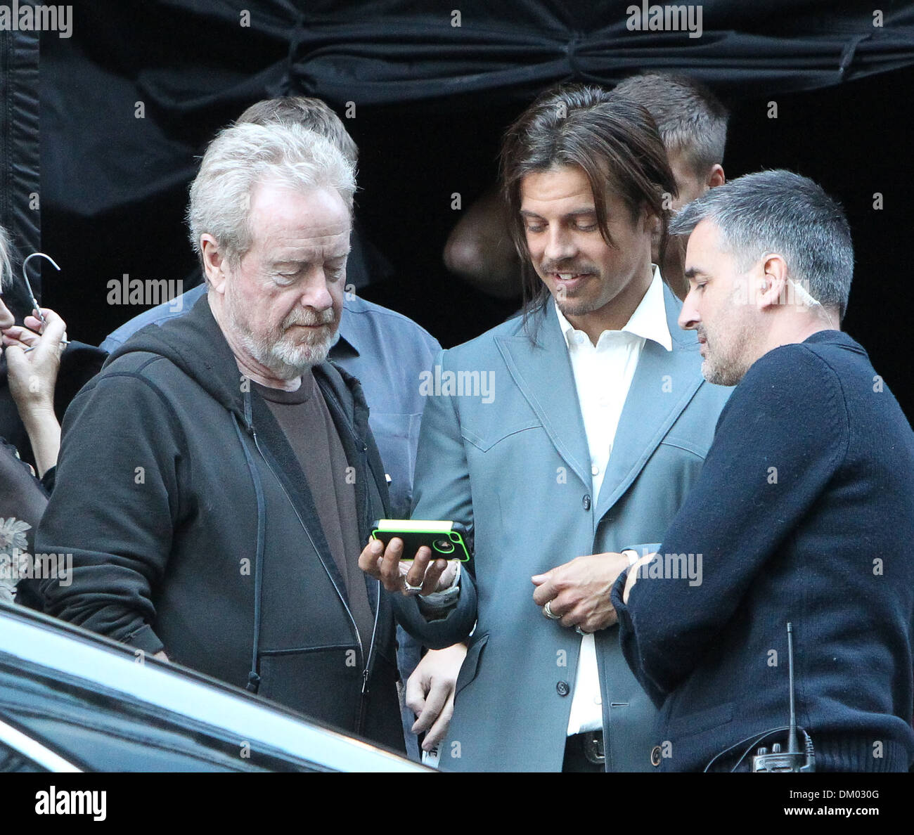 Regisseur Ridley Scott und Brad Pitt Body-double am Set des neuen Films "The Counselor" London England - 08.09.12 Stockfoto