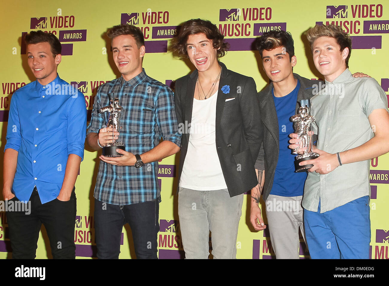 Louis Tomlinson Liam Payne Harry Styles Zayn Malik und Niall Horan von einer Richtung 2012 MTV Video Music Awards statt bei Staples Stockfoto