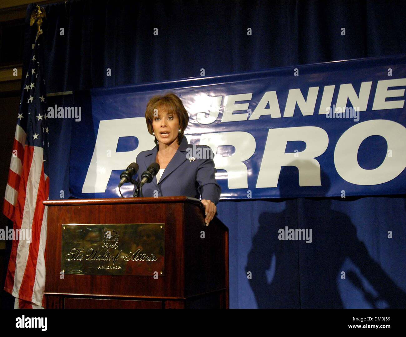 26. Juni 2002 - K44477AR. JEANINE PIRRO KÜNDIGT IHRE KANDIDATUR FÜR VEREINIGTE STAATEN SENATOR VON NEW YORK IM HOTEL WALDORF ASTORIA, NEW YORK CITY 10.08.2005. ANDREA RENAULT-JEANINE PIRRO(Credit Image: © Globe Photos/ZUMAPRESS.com) Stockfoto