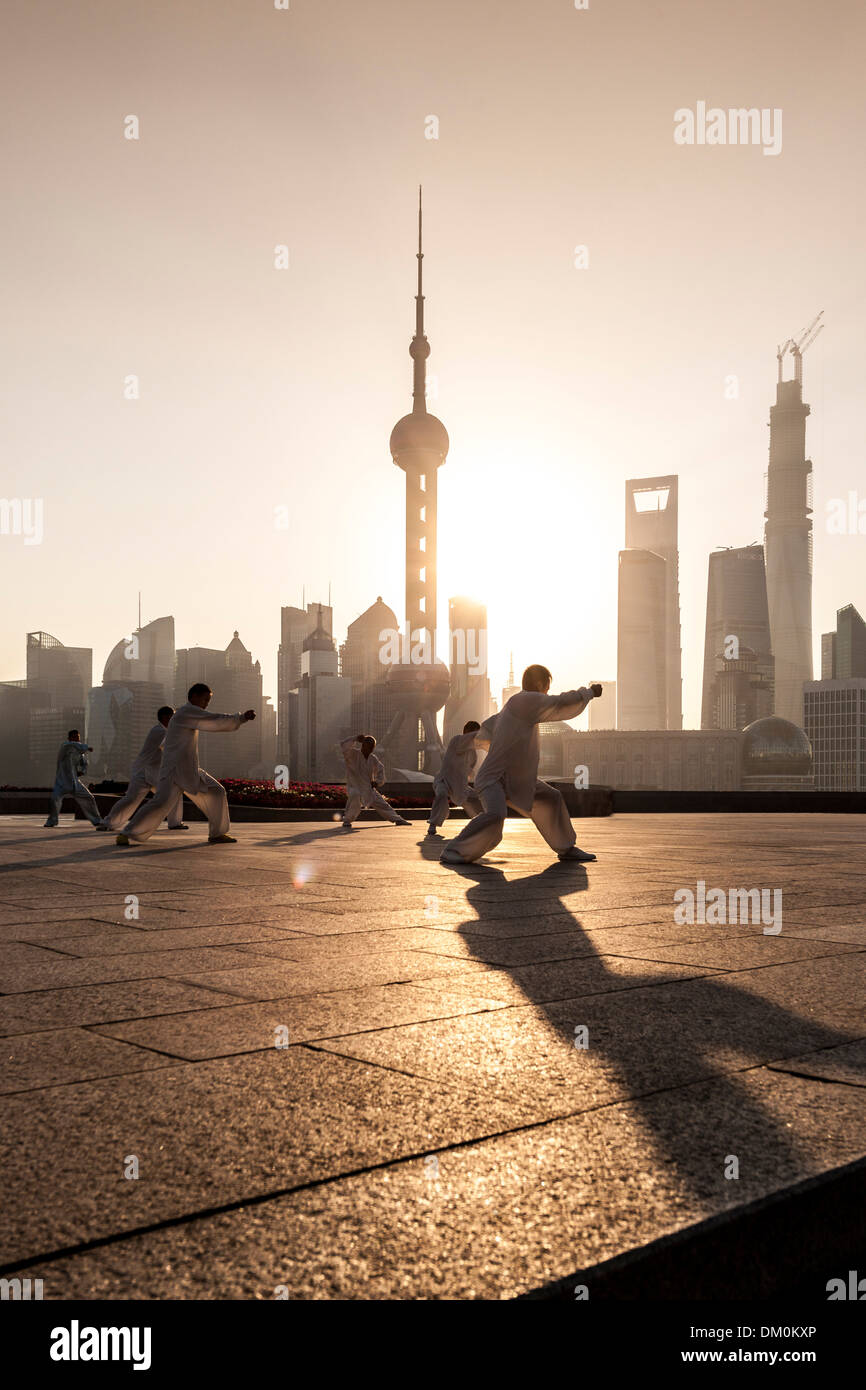 Tai Chi, promenade, der Bund, Shanghai, China Stockfoto