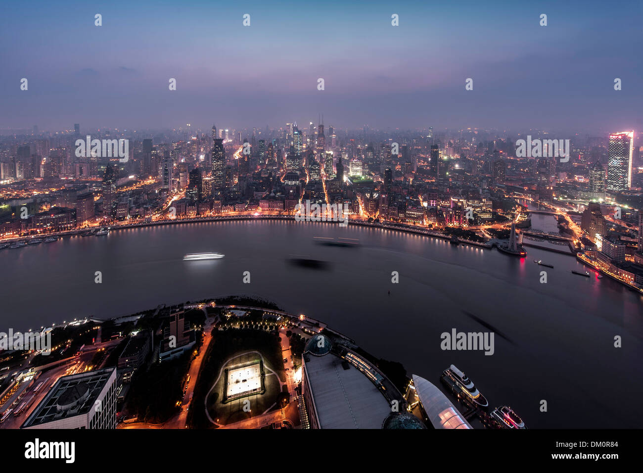 Stadtbild, Blick auf den Huangpu-Fluss, der Bund, Puxi, Shanghai, China Stockfoto