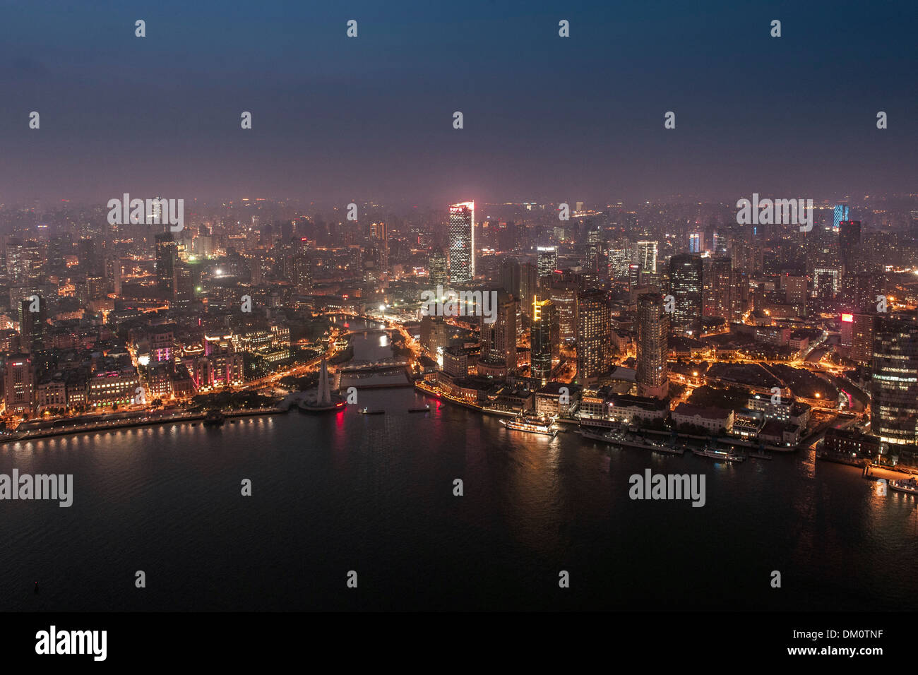 Stadtbild, Blick auf den Huangpu-Fluss, der Bund, Puxi, Shanghai, China Stockfoto