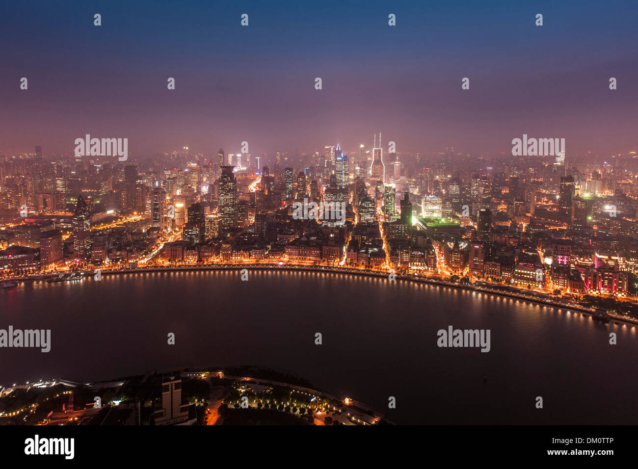 Stadtbild, Blick auf den Huangpu-Fluss, der Bund, Puxi, Shanghai, China Stockfoto