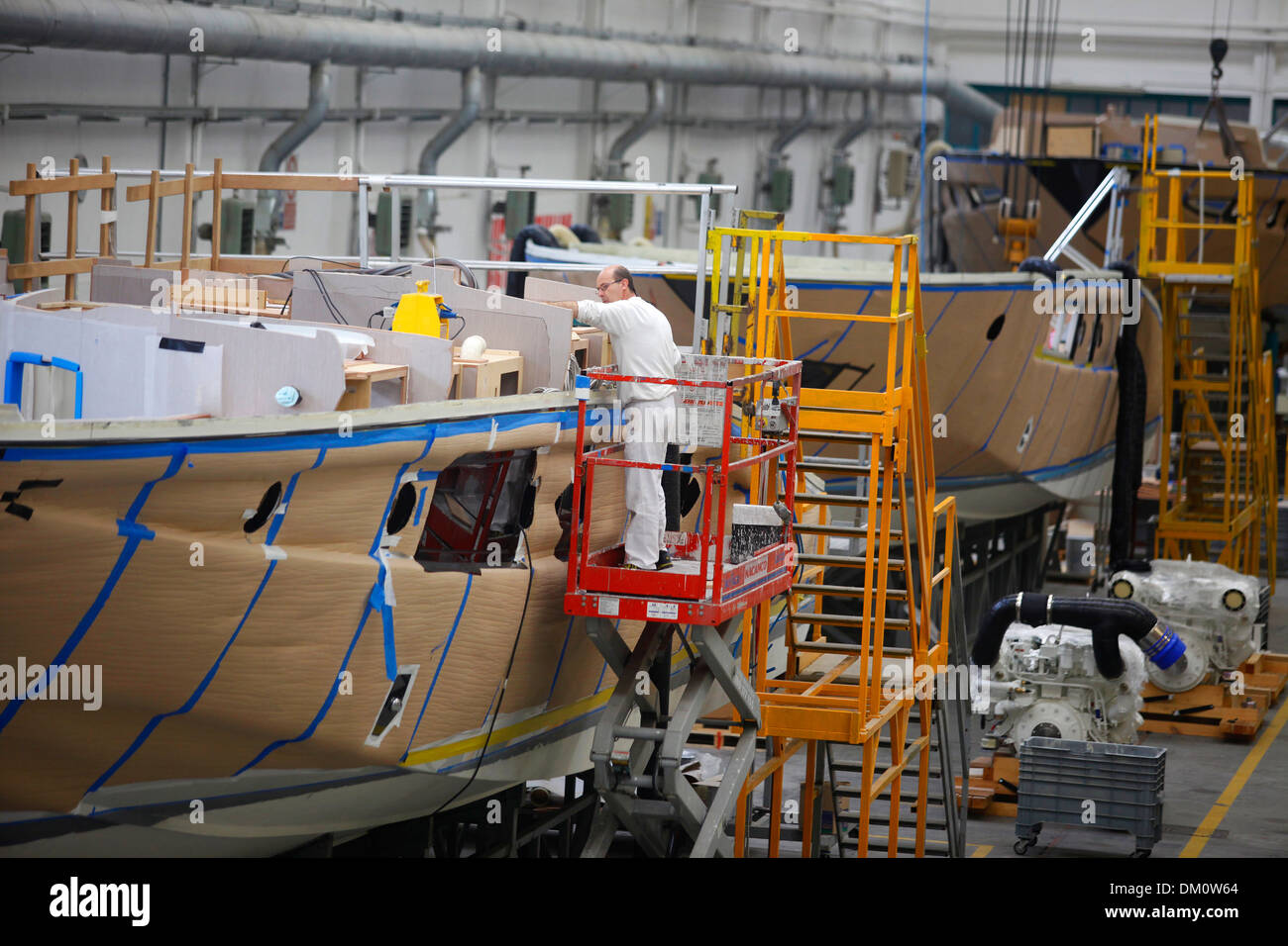 Riva 63 Virtus super Yachten im Bau an der Riva-Fabrik am Lago d ' Iseo in Sarnico, Italien. Stockfoto
