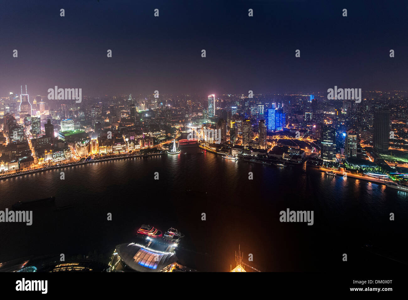 Stadtbild, Blick auf den Huangpu-Fluss, der Bund, Puxi, Shanghai, China Stockfoto
