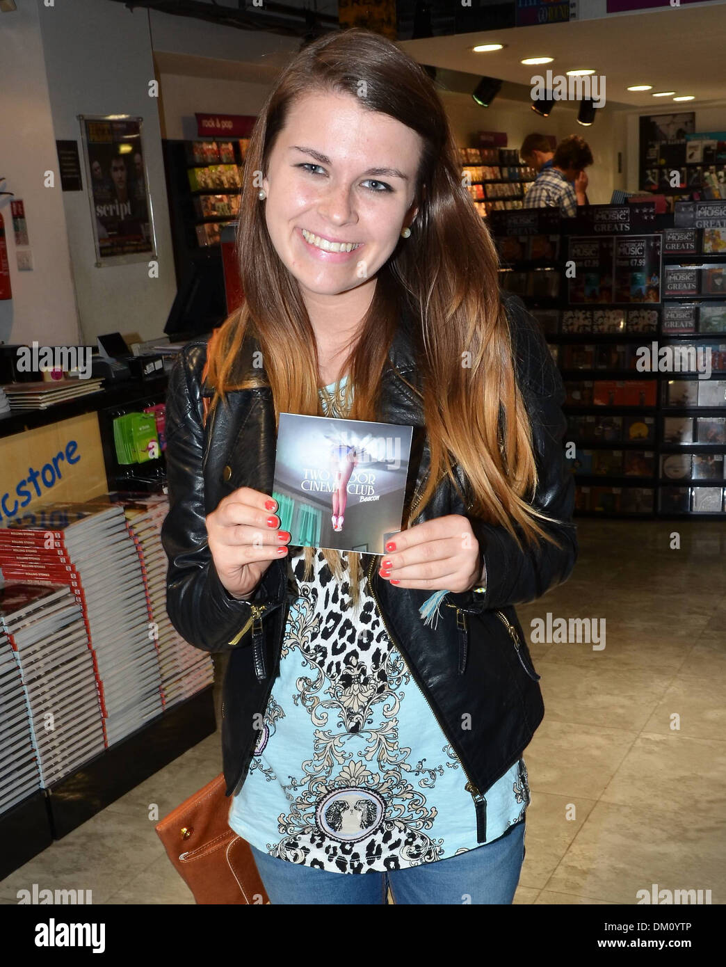 Fan Hannah Flaherty Two Door Cinema Club Spielen Live