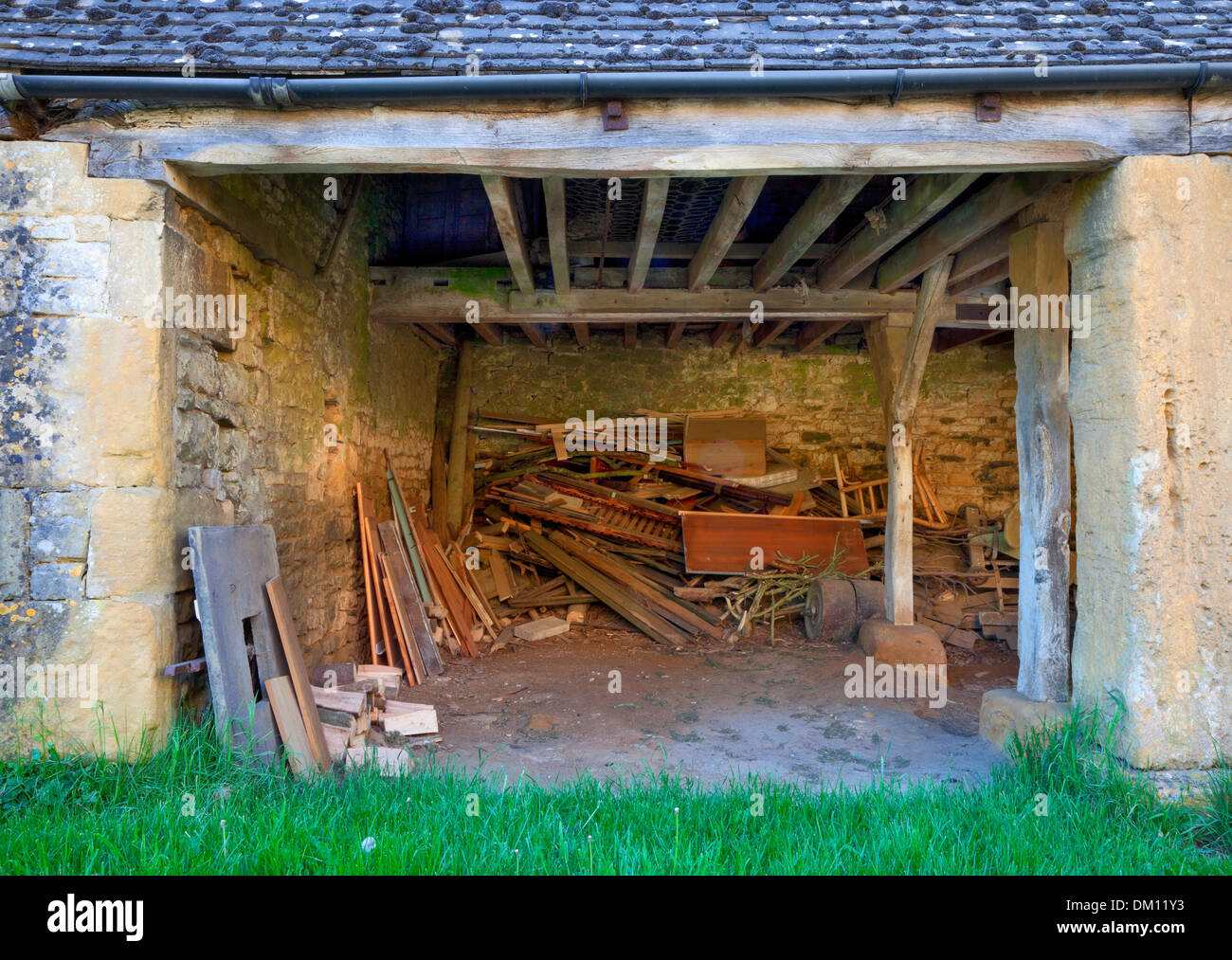 Alten Cotswold Shelter Schuppen, Gloucestershire, England. Stockfoto