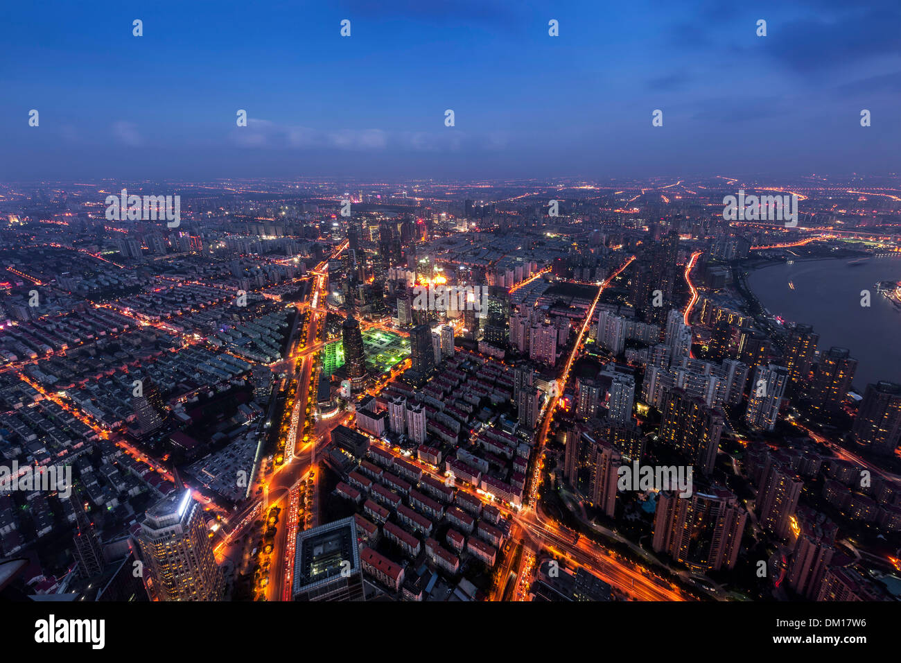 Blick auf Pudong vom SWFC Turm, Lujiazui, Pudong, Shanghai, China Stockfoto