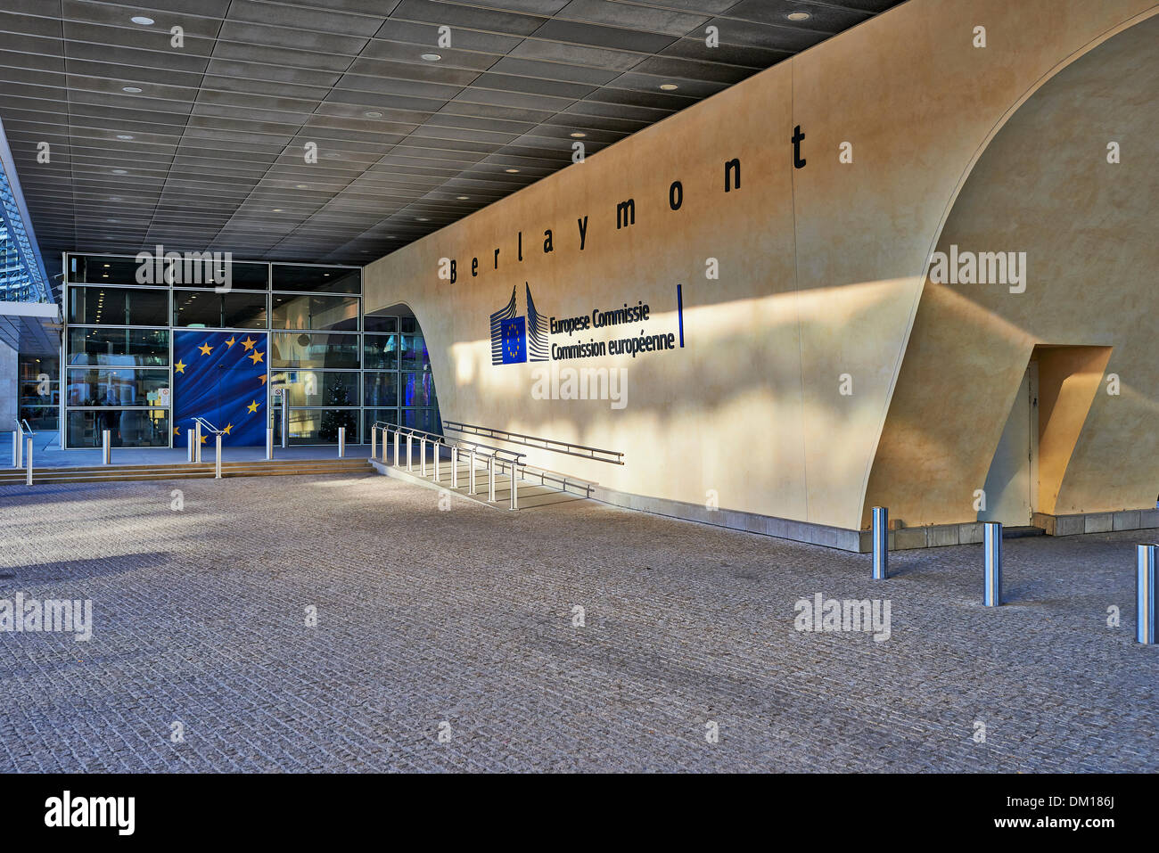 Das Berlaymont-Gebäude Eingang in Brüssel. Stockfoto