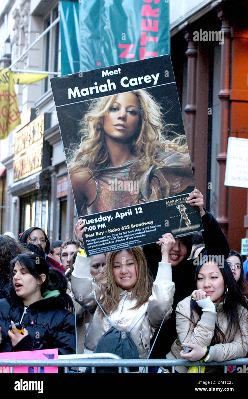 26. Februar 2002 -. K42682AR. MARIAH CAREY CD UNTERZEICHNUNG.'' DIE EMANZIPATION VON MIMI ''. AM BESTEN KAUFEN IN NEW YORK FOSSILIENBÖRSE. .04 / 12 / 2005. ANDREA RENAULT - 2005 (Kredit-Bild: © Globe Photos/ZUMAPRESS.com) Stockfoto