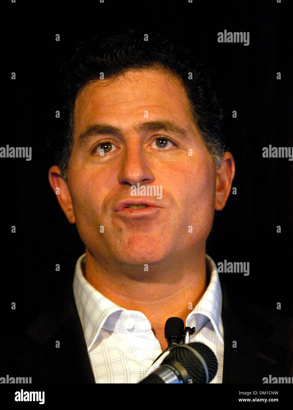 14. August 2002 - K45324AR. MICHAEL DELL, PRESSEKONFERENZ, DIE NEUESTEN COMPUTER UND FERNSEHEN VON DELL ZU ENTHÜLLEN. . THE RITZ-CARLTON NEW YORK CITY. .09-28-2005. ANDREA RENAULT / 2005. (Kredit-Bild: © Globe Photos/ZUMAPRESS.com) Stockfoto