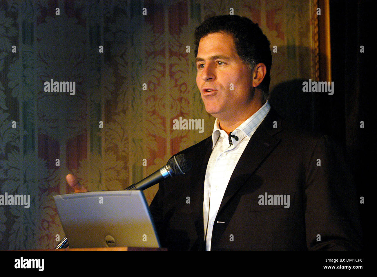 14. August 2002 -. K45324AR. MICHAEL DELL, PRESSEKONFERENZ, DIE NEUESTEN COMPUTER UND FERNSEHEN VON DELL ZU ENTHÜLLEN. . THE RITZ-CARLTON NEW YORK CITY. .09-28-2005. ANDREA RENAULT / 2005. (Kredit-Bild: © Globe Photos/ZUMAPRESS.com) Stockfoto