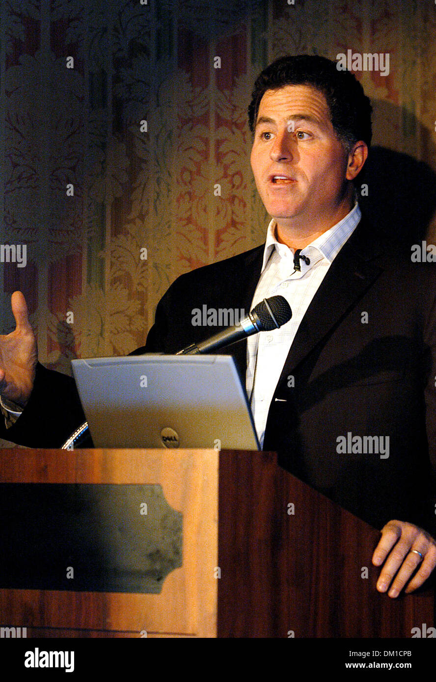 14. August 2002 - K45324AR. MICHAEL DELL, PRESSEKONFERENZ, DIE NEUESTEN COMPUTER UND FERNSEHEN VON DELL ZU ENTHÜLLEN. . THE RITZ-CARLTON NEW YORK CITY. .09-28-2005. ANDREA RENAULT / 2005. (Kredit-Bild: © Globe Photos/ZUMAPRESS.com) Stockfoto