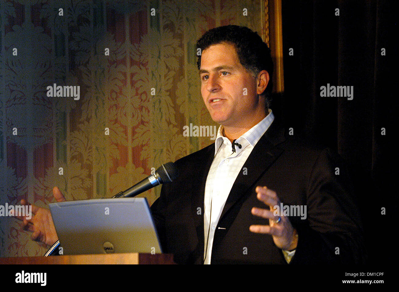 14. August 2002 -. K45324AR. MICHAEL DELL, PRESSEKONFERENZ, DIE NEUESTEN COMPUTER UND FERNSEHEN VON DELL ZU ENTHÜLLEN. . THE RITZ-CARLTON NEW YORK CITY. .09-28-2005. ANDREA RENAULT / 2005. (Kredit-Bild: © Globe Photos/ZUMAPRESS.com) Stockfoto